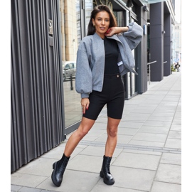 Nicla varrással díszített fekete csizma 1