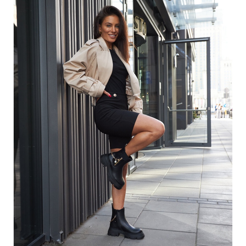 Fekete bokacsizma dekoratív Archard lánccal 1