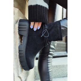 Fekete női csizma elasztikus felsőrésszel 1