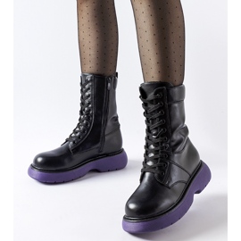 Fekete szigetelt cipő lila talppal Beata 1