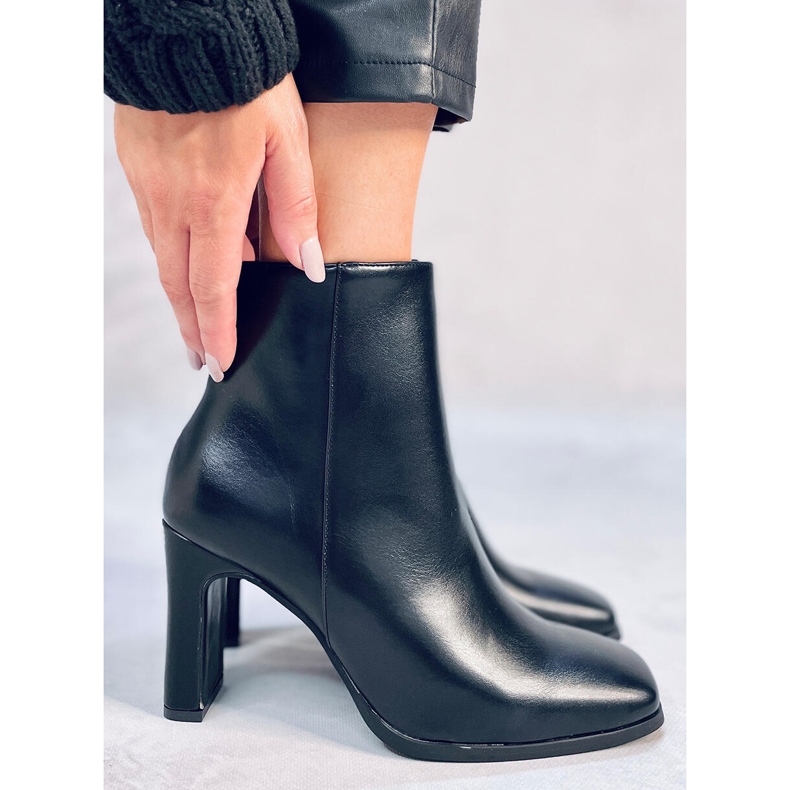 Madison Black Pu magassarkú fekete 1