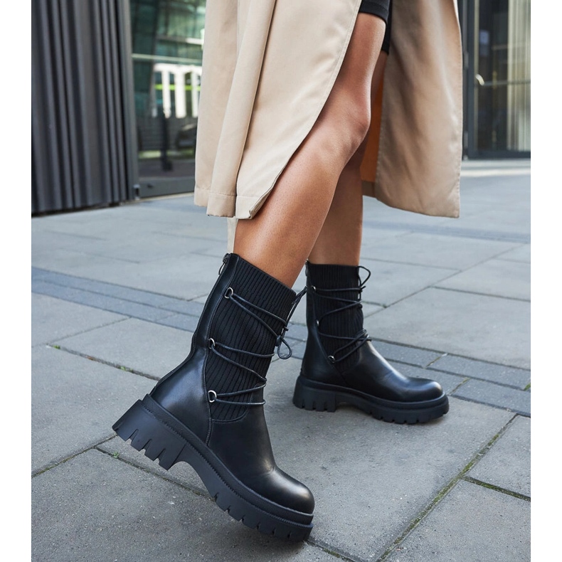 Inna Eliot fekete zoknis bokacsizma megkötővel 2