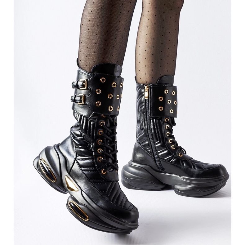 Fekete bokacsizma Veronese foltvarrással díszítve 1 Fekete bokacsizma Veronese foltvarrással díszítve 1