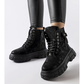 Inna Fekete szigetelt csizma a Lina platformon 1