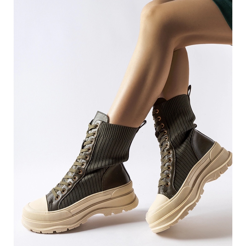 Sötétzöld csizma világos vastag talppal, Vitto 1