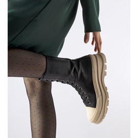 Fekete szigetelt cipő vastag Giselda talppal 1