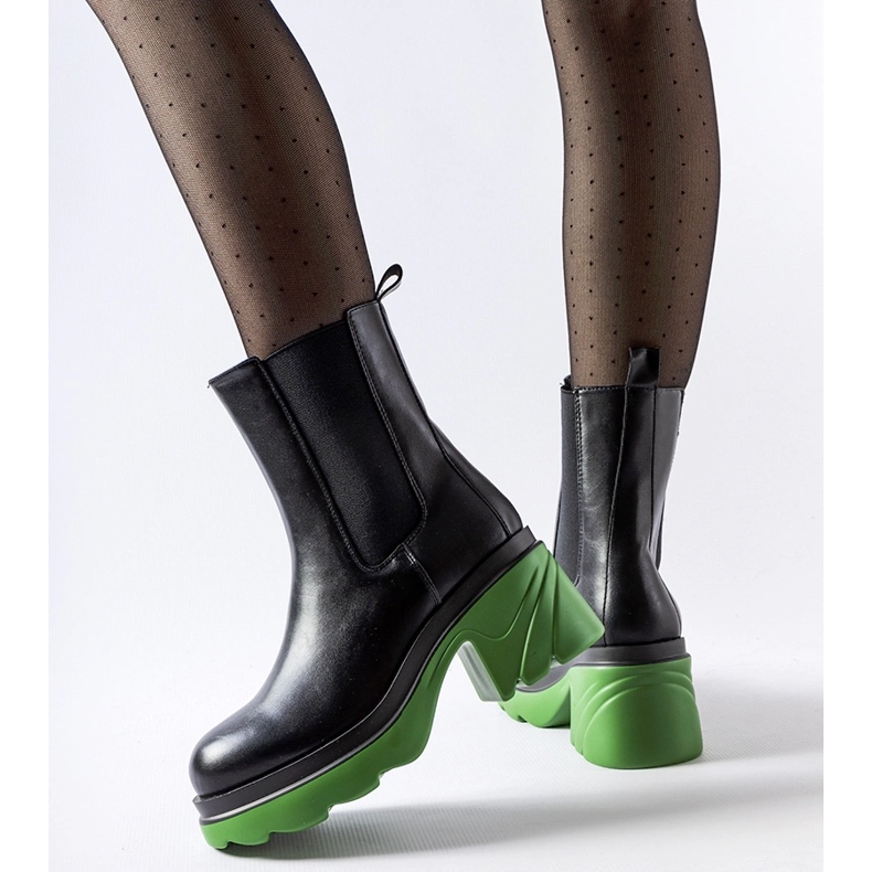 Fekete szigetelt bokacsizma zöld Tirano sarokkal 1