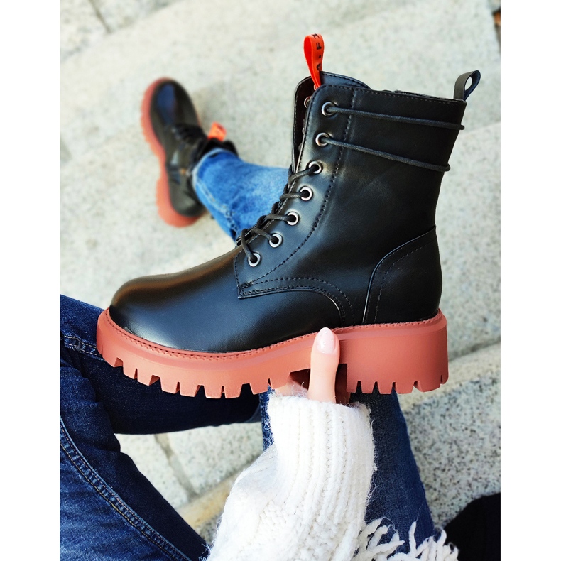 Női fekete munkások színes kiegészítéssel 2