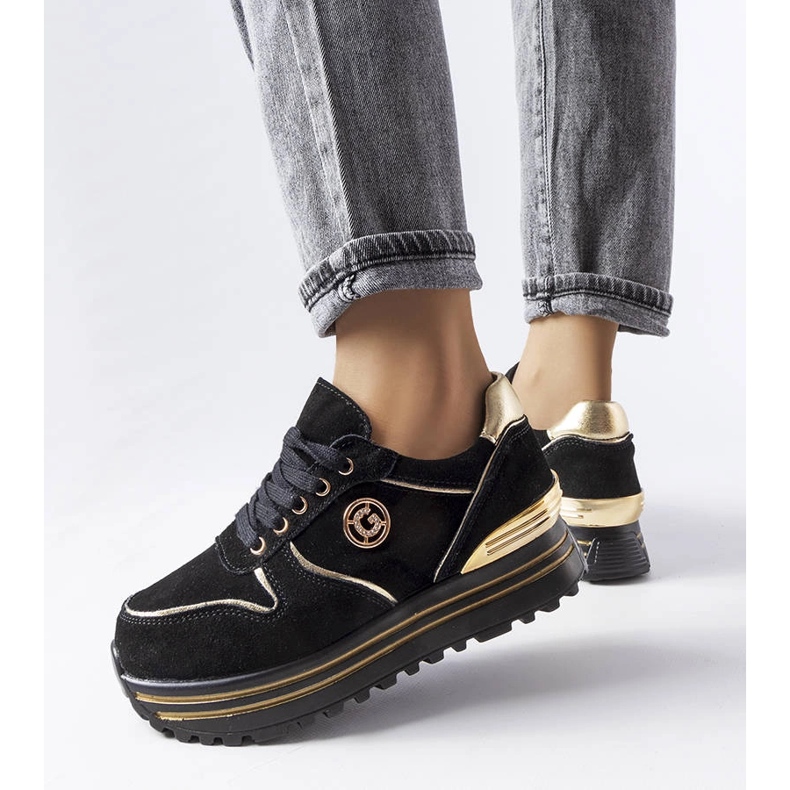 Fekete és arany platformos tornacipő a Therrientől 1