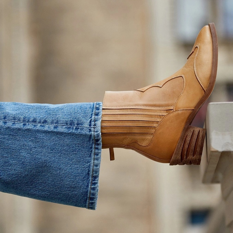 Marco Shoes Kézzel csiszolt bőr cowboycsizma széles gumi felsőrésszel sárga 1