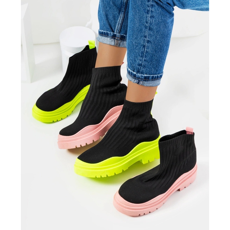 Fekete-zöld magasszárú tornacipő a Marks-tól 1