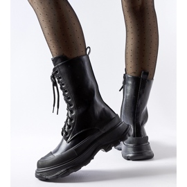 Fekete munkáscipő vastag fekete Crosia talppal 1