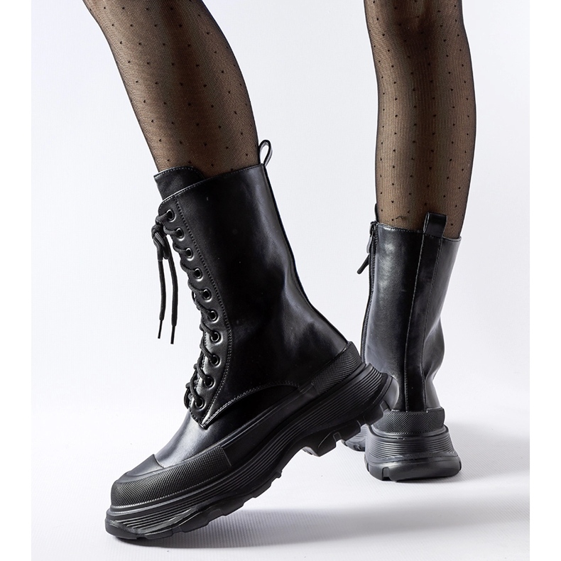 Fekete munkáscipő vastag fekete Crosia talppal 1