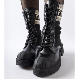 Fekete zoknis cipő fehér Daria felirattal 1