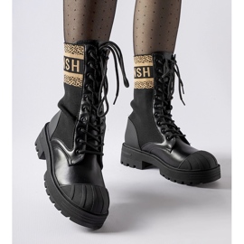 Fekete zoknis cipő barna Daria felirattal 1