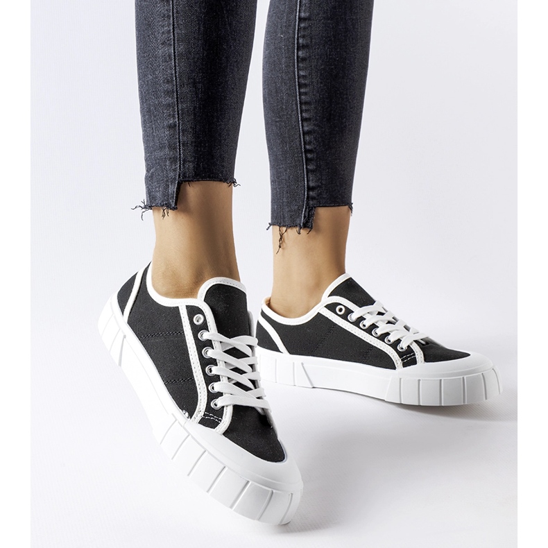 Fekete tornacipő vastag Egidio platformon 1