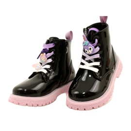 Lakkozott csizma dekoratív kapcsokkal Miss 23DZ23-6582 fekete 3