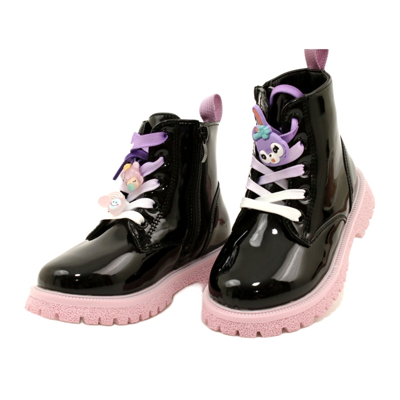 Lakkozott csizma dekoratív kapcsokkal Miss 23DZ23-6582 fekete 3