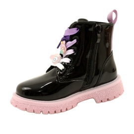 Lakkozott csizma dekoratív kapcsokkal Miss 23DZ23-6582 fekete 2