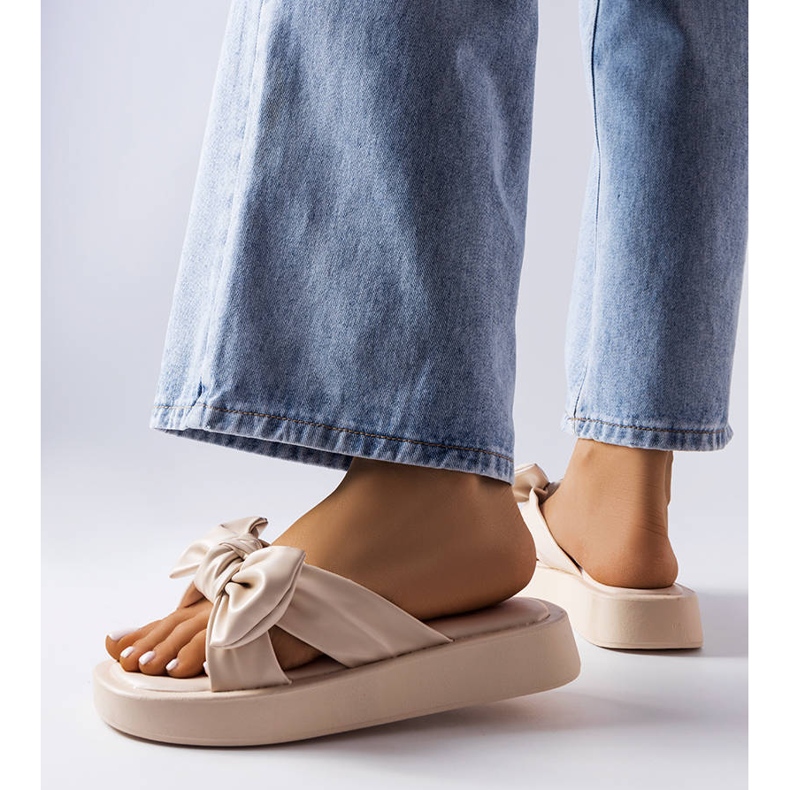 Edvard bézs színű platformszandál masnival 1