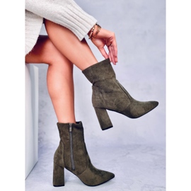 A márka velúr sarkú csizmája Natalie Green zöld 1