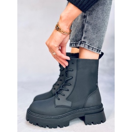 Tamar Fekete fűzős csizma 1