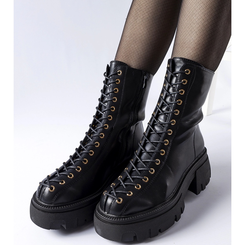 Fekete szigetelt csizma Amla kötéssel díszítve 1