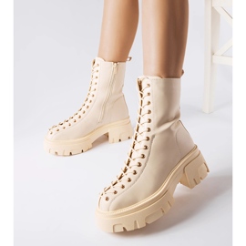 Bézs színű hőszigetelt bovver csizma Amla kötéssel díszítve 1 Bézs színű hőszigetelt bovver csizma Amla kötéssel díszítve 1