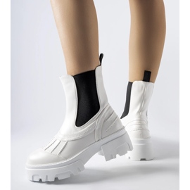 Fehér masszív szigetelt Carruba munkások 1