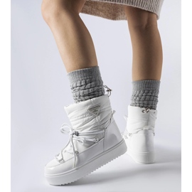 Fehér szigetelt hócsizma elasztikus Oslaviával 1