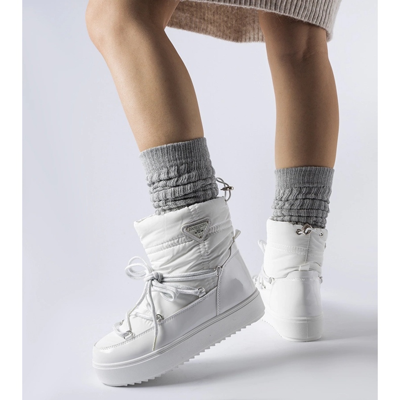 Fehér szigetelt hócsizma elasztikus Oslaviával 1