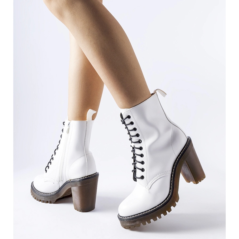 Ezio fehér fűzős bokacsizma 1