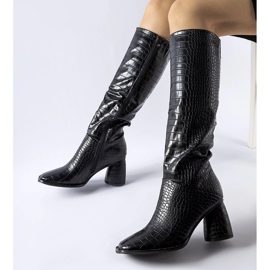 Tanácsi dombornyomással díszített fekete csizma 1 Tanácsi dombornyomással díszített fekete csizma 1