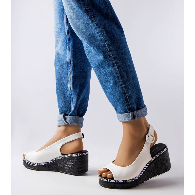 Elda fehér ékszandál 1 Elda fehér ékszandál 1