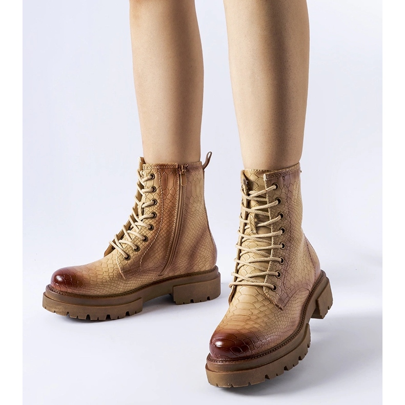 Sötétbézs állatmintás csizma a Suviana márkától 1