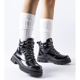 Fekete lakkozott bokacsizma a Richards-tól 1