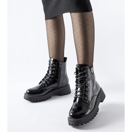 Fekete, szigetelt, lakkozott Bunga munkások 1