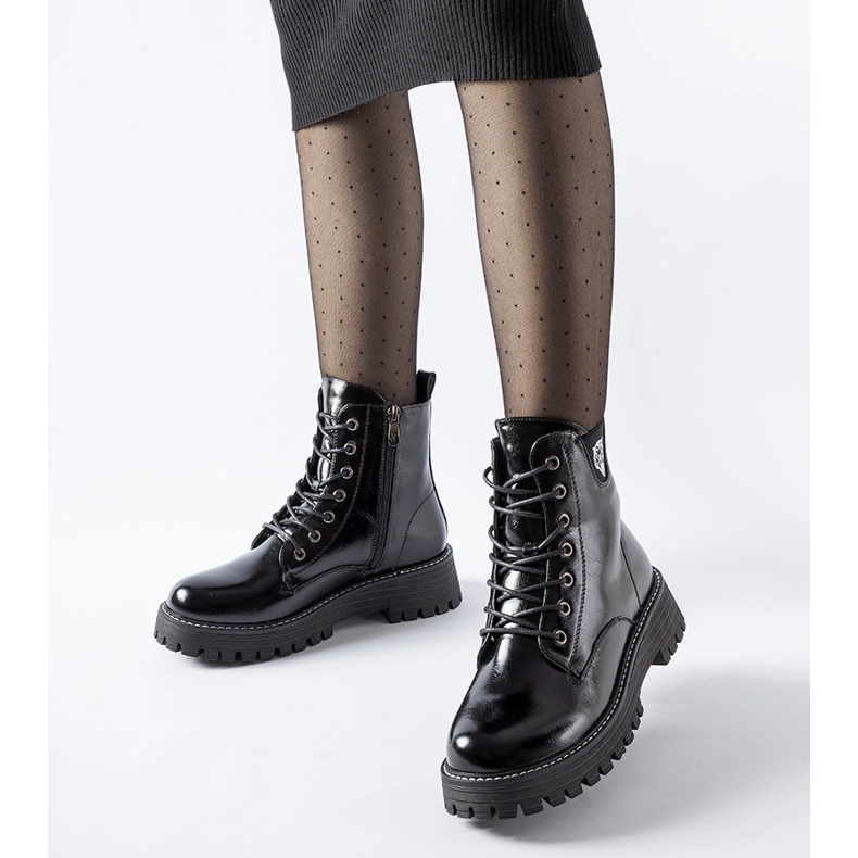 Fekete, szigetelt, lakkozott Bunga munkások 1