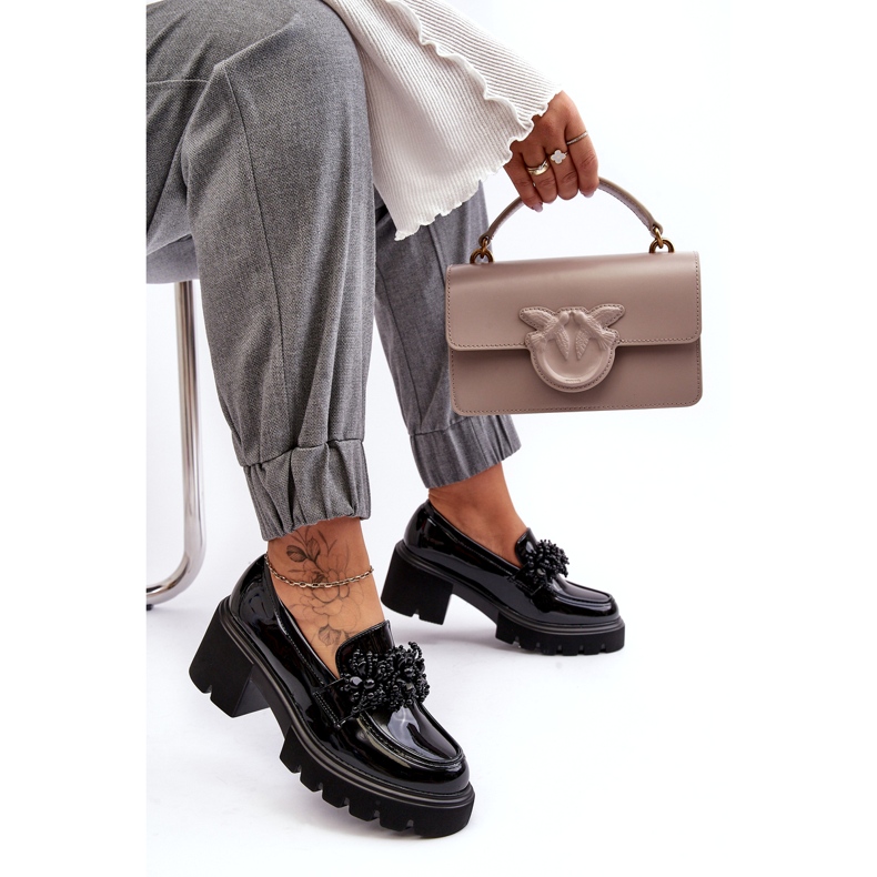 Női lakkbőr cipő díszítéssel, fekete 2