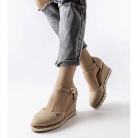 Bézs ék alakú espadrillák az Adelindától 1 Bézs ék alakú espadrillák az Adelindától 1