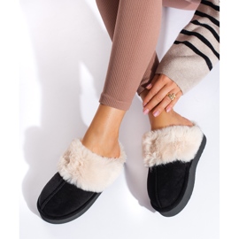 SHELOVET Bolyhos fekete puha játékok egy emelvényen 1