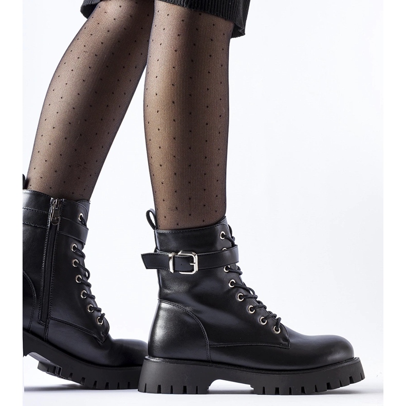 Fekete szigetelt bokacsizma dekoratív Fino csattal 1