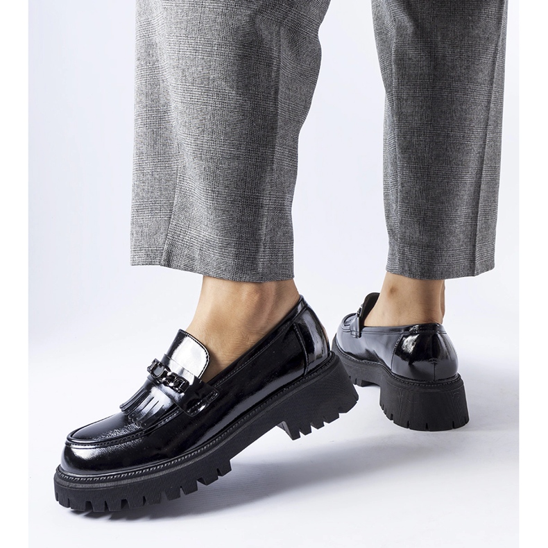 Fekete lakkozott naplopók csattal az Agordina-tól 1