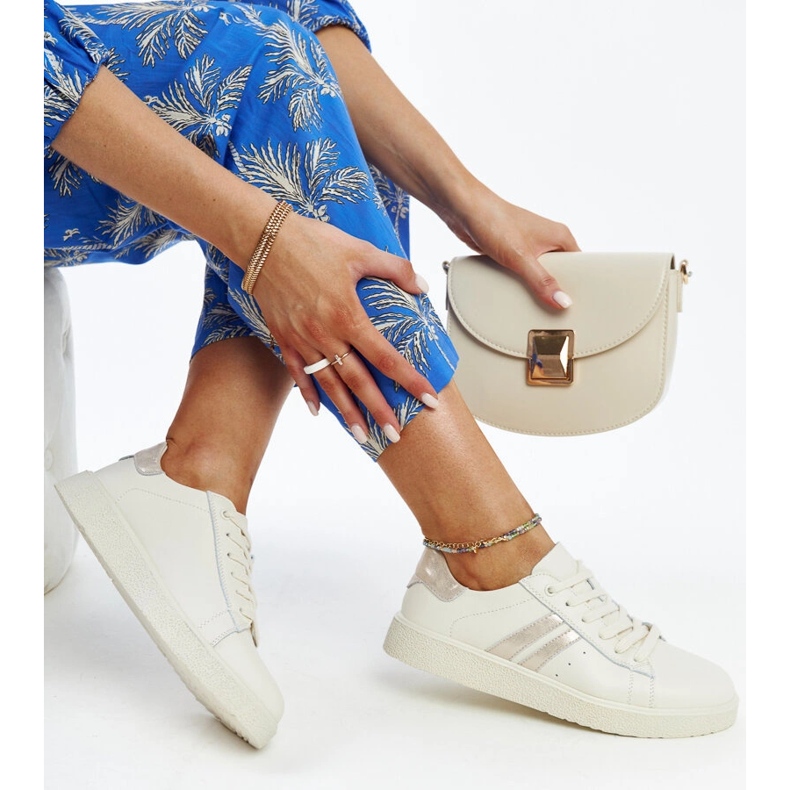 Bézs bőr fűzős tornacipő 1