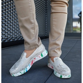 Bézs színű cipő színes ékkel 1