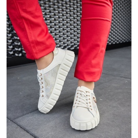 Bézs színű bőr tornacipő strasszokkal 2