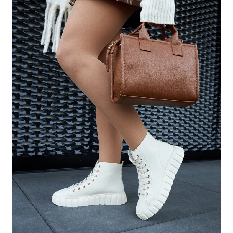 Bézs színű hosszú bőr tornacipő 1 Bézs színű hosszú bőr tornacipő 1