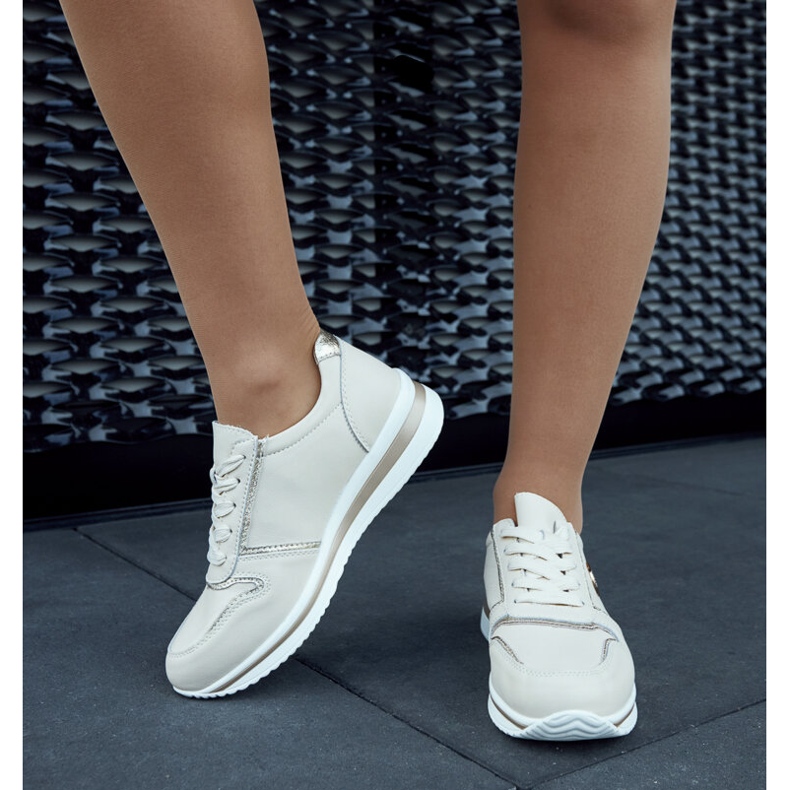 Bézs színű bőr tornacipő strasszokkal 1