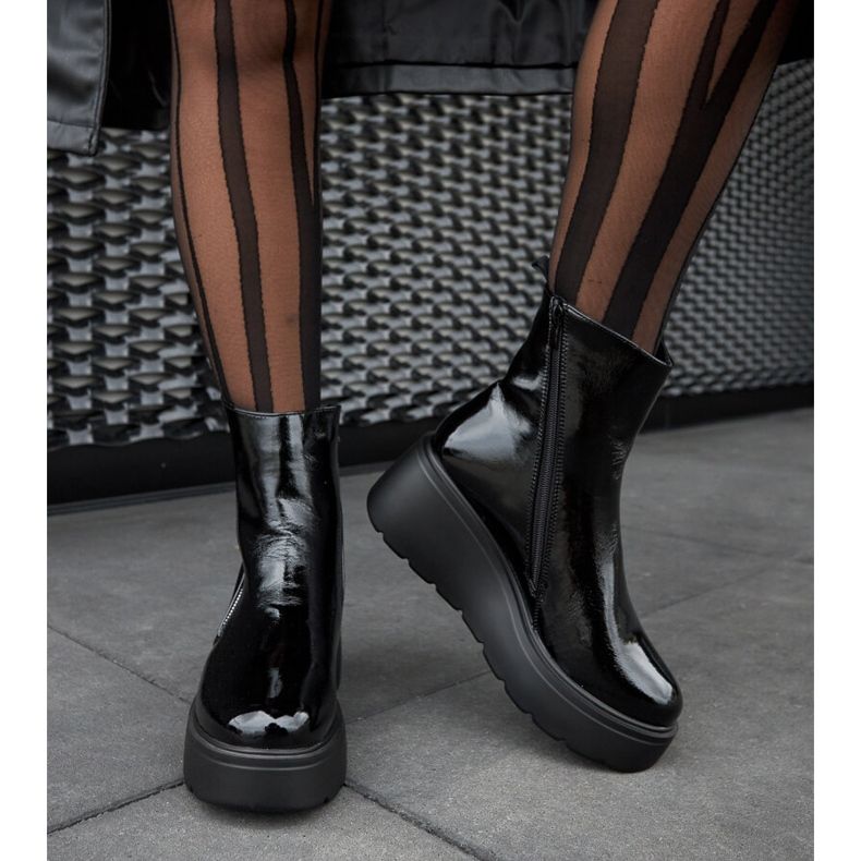 Fekete, szigetelt ékcsizma 1