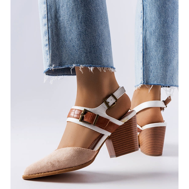 Hardouin bézs tűsarkú pumpák 1